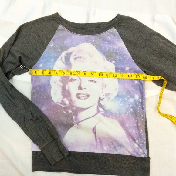 🧣B2G1 SALE Marilyn Monroe grapic long sleeve tee - Picture 6 of 6